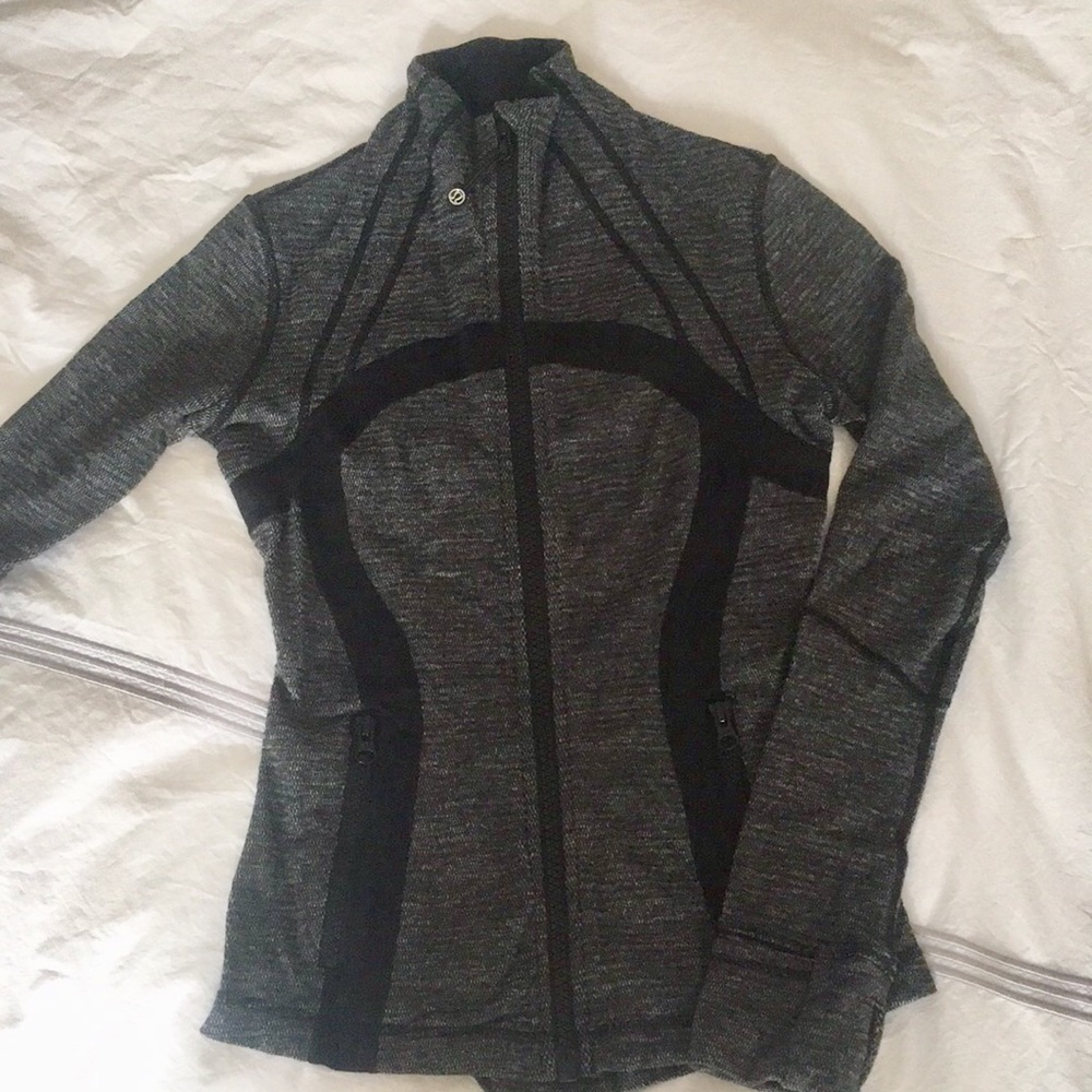 Lululemon Zip up Size 2 - black and grey